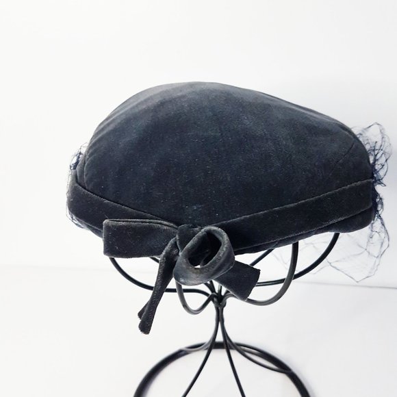 1950s Vintage Luxury Paris Blue Velvet Hat, Georgette de Treze Paris Velvet Hat - Picture 2 of 10